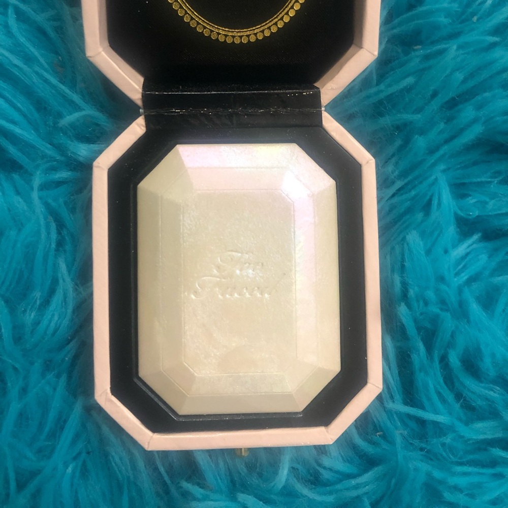 Too face highlighter pearl